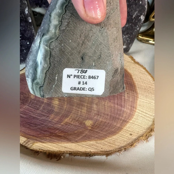 Rainbow Amethyst Cutbase from Brazil - Picture 4 of 4